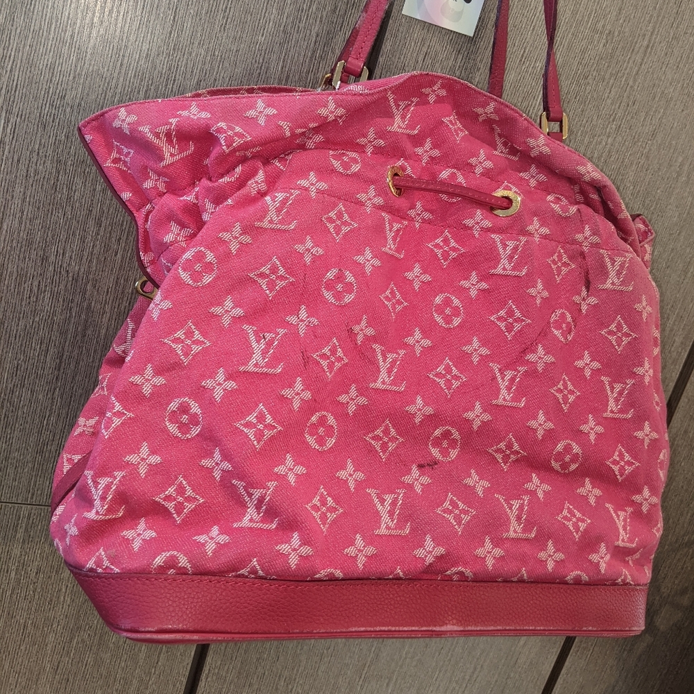 Louis Vuitton: Denim Noefull MM Monogram Tote - Picture 5 of 14